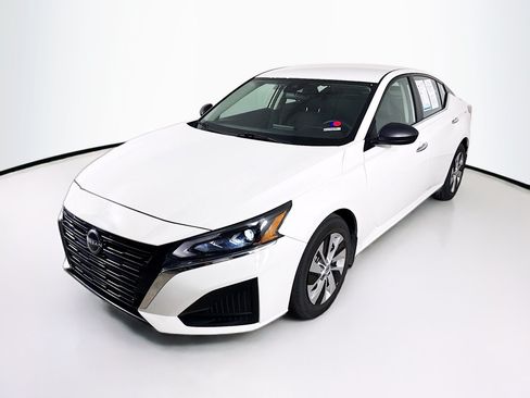 Used 2024 Nissan Altima 2.5 S FWD image 4