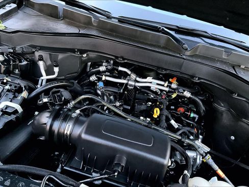 Used 2024 Ford Explorer XLT image 47