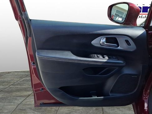 Used 2020 Chrysler Pacifica Touring-L Plus w/ Advanced Safetytec Group image 11