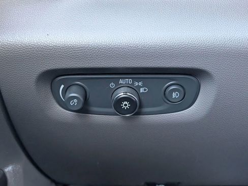 Used 2018 Chevrolet Traverse LT image 15