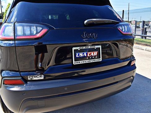 Used 2019 Jeep Cherokee Latitude Plus FWD image 45