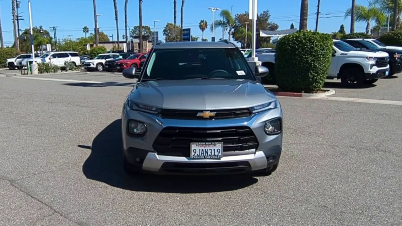 Used 2023 Chevrolet TrailBlazer LT FWD image 3