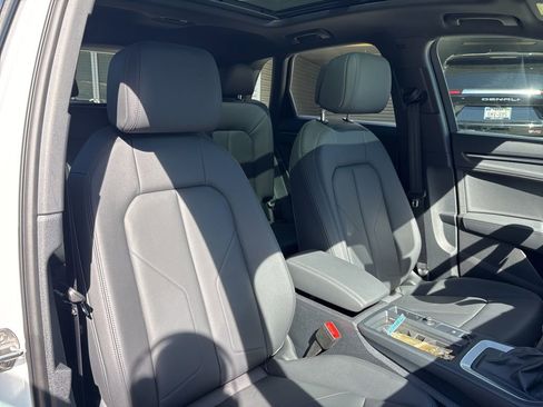 Used 2025 Audi Q3 2.0T Premium w/ Convenience Package image 16