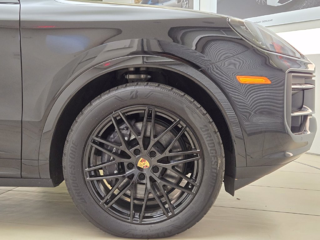 Used 2024 Porsche Cayenne Coupe AWD/4WD image 8