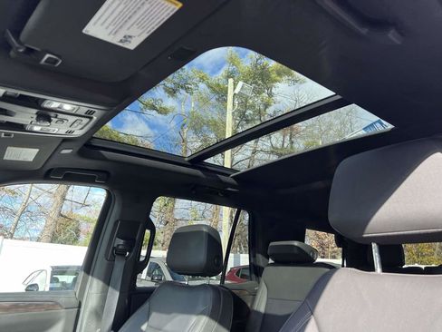 Used 2022 Chevrolet Tahoe LT w/ LT Signature Plus Package image 14