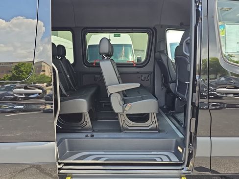 Used 2025 Mercedes-Benz Sprinter 2500 image 12