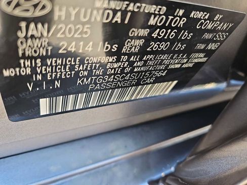 Used 2025 Genesis G70 2.5T AWD/4WD image 35