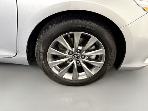 Used 2017 Toyota Camry XLE FWD image 32