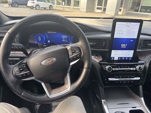 Used 2022 Ford Explorer Platinum w/ Equipment Group 601A image 11