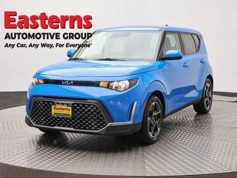 Used 2023 Kia Soul EX FWD image 1