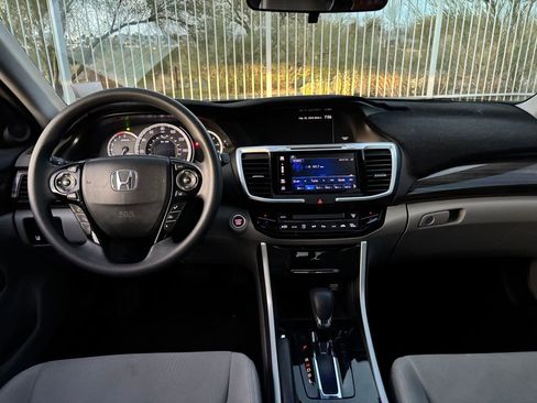 Used 2017 Honda Accord EX image 5