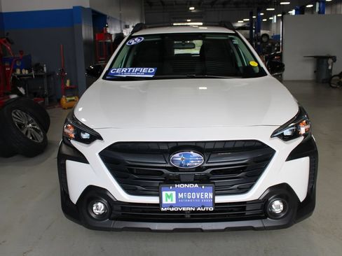 Used 2025 Subaru Outback Premium AWD/4WD image 2