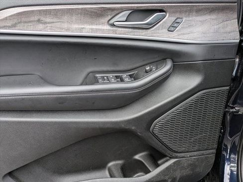 Used 2024 Jeep Grand Cherokee L Limited w/ Black Appearance Package image 14