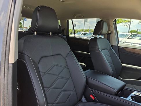 Used 2025 Volkswagen Atlas SE AWD/4WD image 31