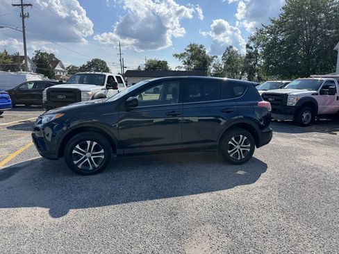 Used 2018 Toyota RAV4 LE w/ All Weather Liner Package AWD/4WD image 17