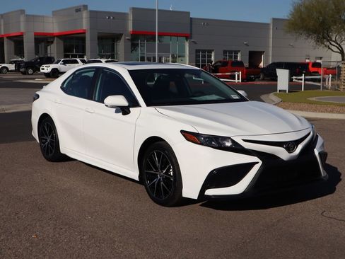 New 2024 Toyota Camry SE image 3