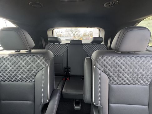 Used 2025 GMC Acadia Denali image 9