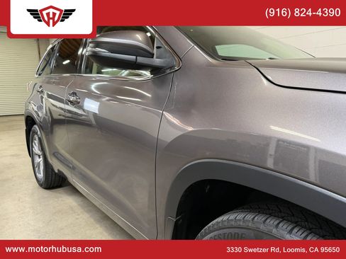 Used 2015 Toyota Highlander XLE AWD/4WD image 10