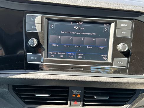 Used 2024 Volkswagen Jetta SE FWD image 25