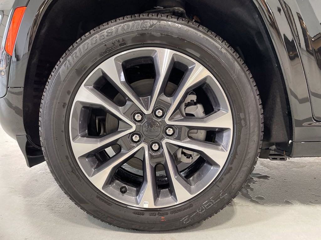 Used 2024 Jeep Grand Cherokee Overland w/ Advanced Protech Group III AWD/4WD image 14