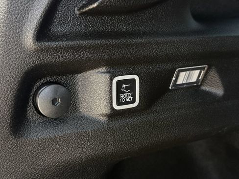 Used 2025 Jeep Grand Cherokee L Altitude AWD/4WD image 29