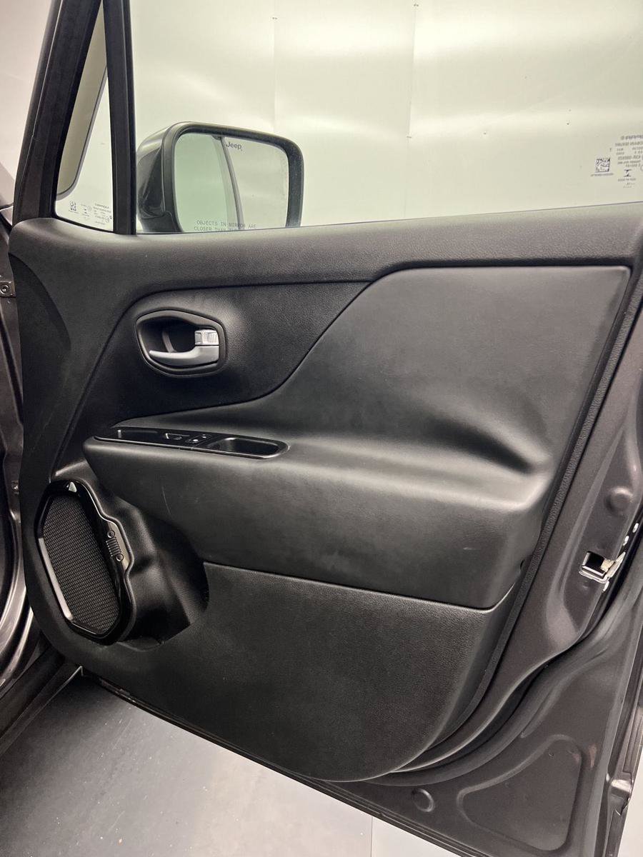 Used 2019 Jeep Renegade Altitude w/ Quick Order Package 2XM FWD image 26