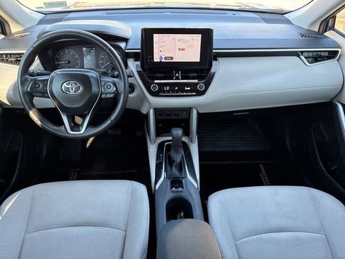 Certified 2025 Toyota Corolla Cross LE FWD image 9
