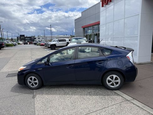 Used 2013 Toyota Prius Two FWD image 3