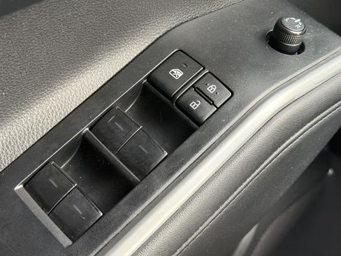 Used 2025 Toyota Highlander LE image 26