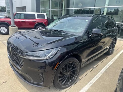 Used 2025 Lincoln Aviator Reserve w/ Luxury Package AWD/4WD image 4