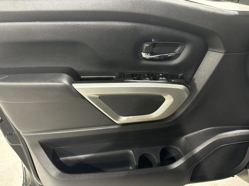 Used 2023 Nissan Titan SV image 16