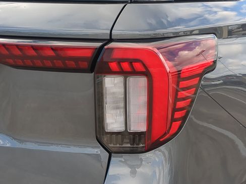 New 2026 Ford Explorer Platinum image 40