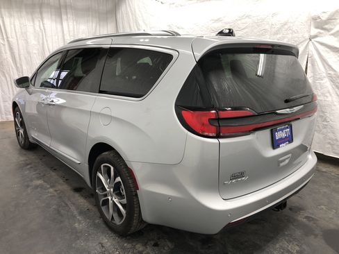 Certified 2024 Chrysler Pacifica Pinnacle w/ Trailer Tow Group AWD/4WD image 6