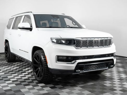 Used 2022 Jeep Grand Wagoneer Series III w/ Rear Seat Video Group 1 image 10