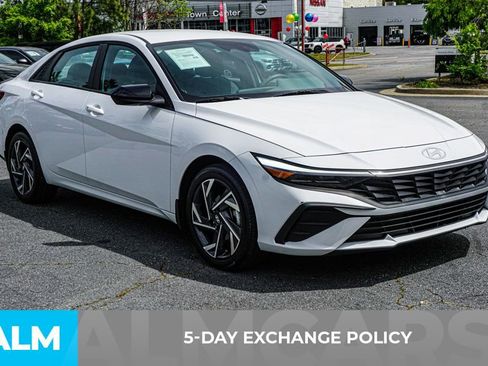 Used 2025 Hyundai Elantra Sport image 4