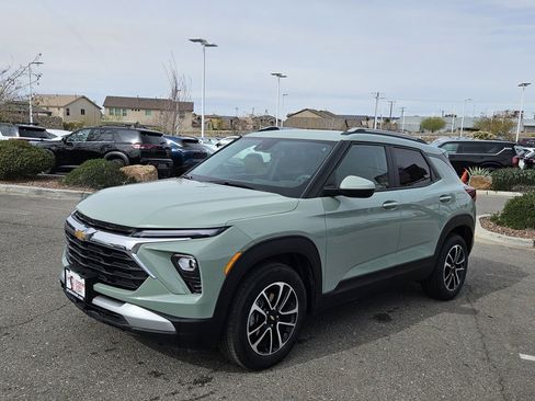 Used 2025 Chevrolet TrailBlazer LT image 1