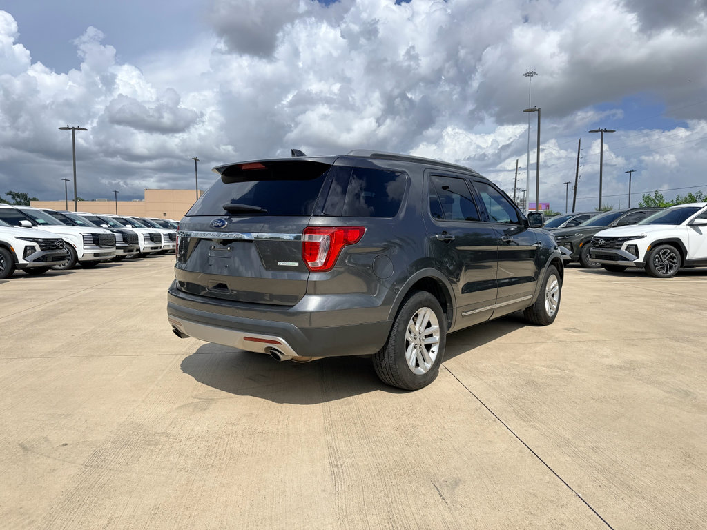 Used 2016 Ford Explorer XLT w/ Equipment Group 202A FWD image 8