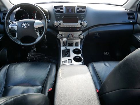 Used 2012 Toyota Highlander SE w/ Tow Pkg image 13