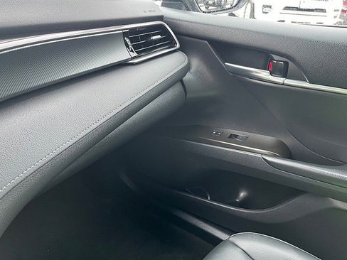 Used 2021 Toyota Camry SE image 29