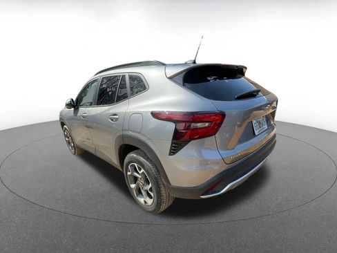 Used 2025 Chevrolet Trax LT image 6