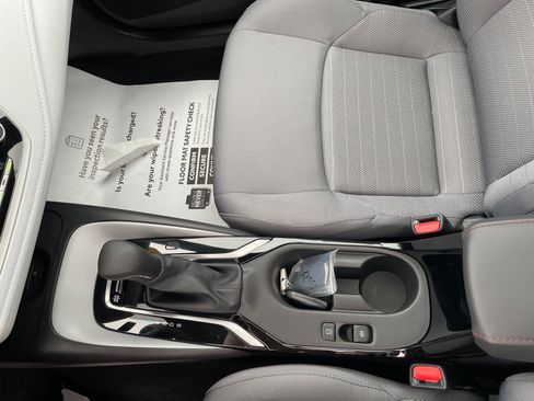 Certified 2025 Toyota Corolla SE image 27