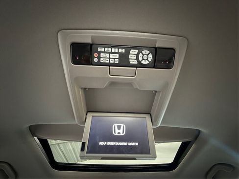 Used 2014 Honda Odyssey Touring image 17