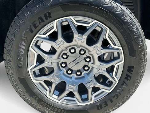 New 2025 GMC Hummer EV 3X image 8