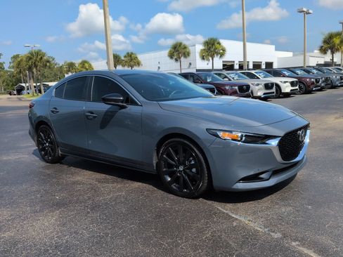 Used 2023 MAZDA MAZDA3 s FWD image 2