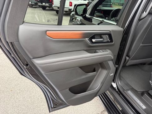 Used 2025 GMC Yukon Denali w/ Sun & Power Step Package AWD/4WD image 26