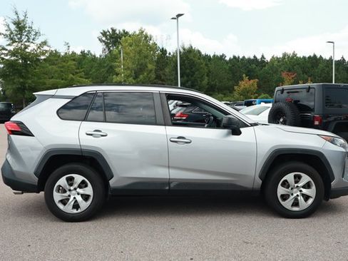 Used 2021 Toyota RAV4 LE AWD/4WD image 3