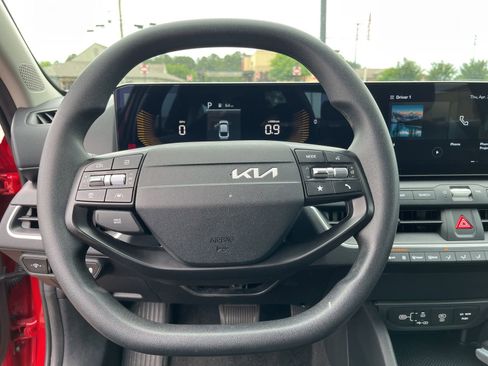 Used 2025 Kia K4 FWD image 11