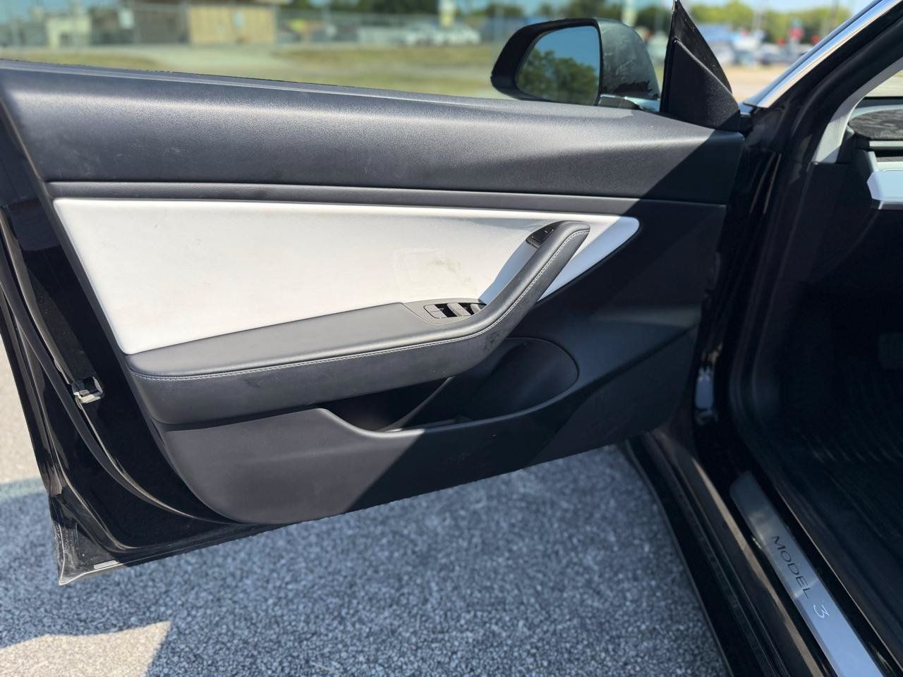 Used 2020 Tesla Model 3 Standard Range RWD image 9