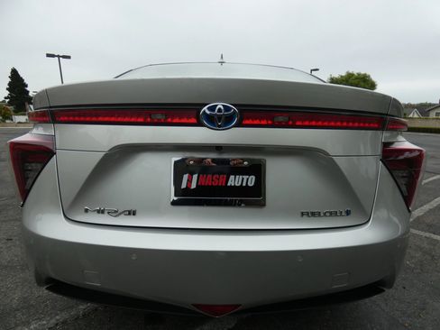 Used 2019 Toyota Mirai image 9