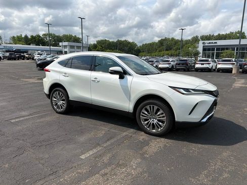Used 2022 Toyota Venza XLE AWD/4WD image 16